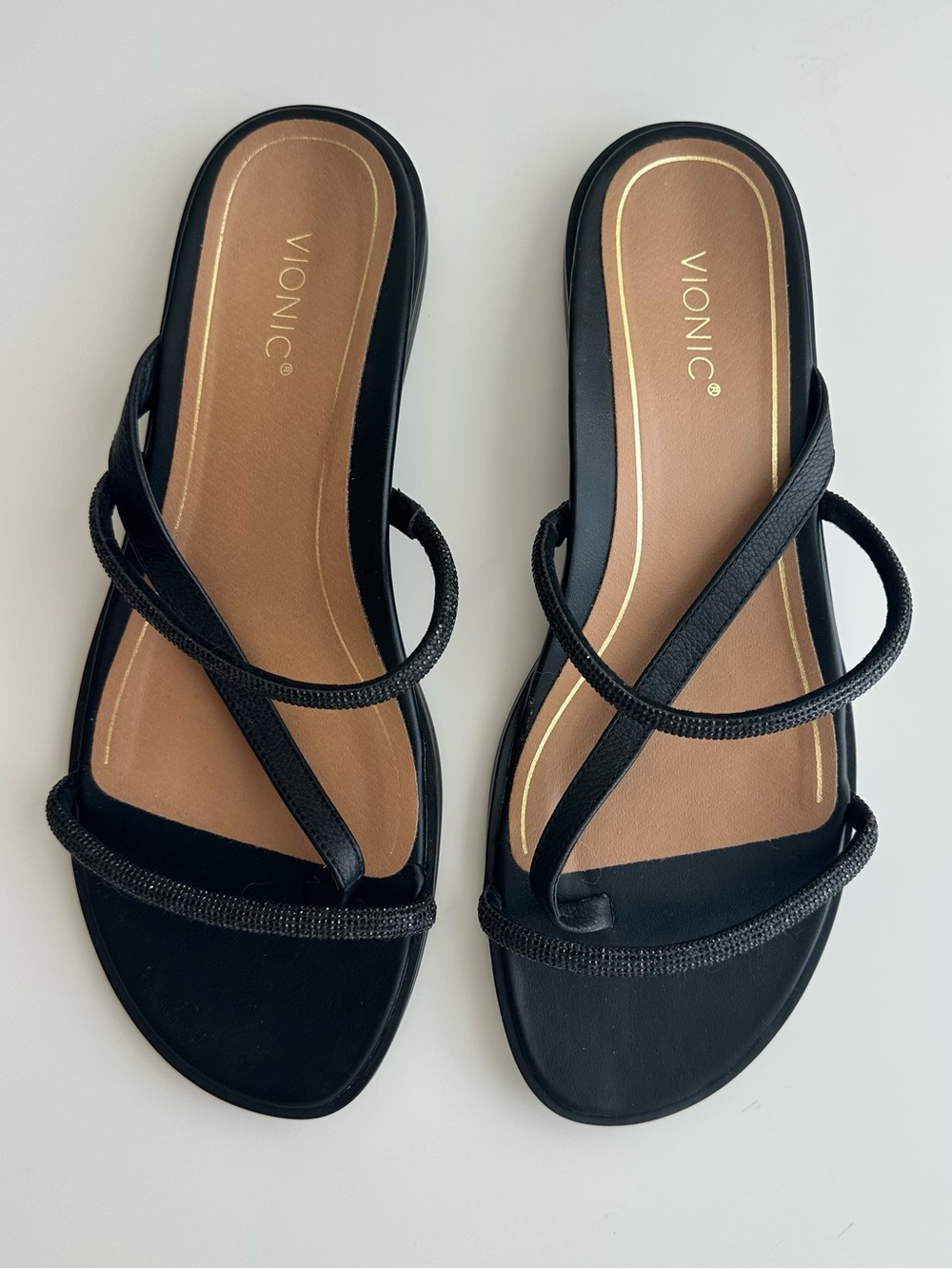 Vionic sparkly black strappy sandals- 9.5